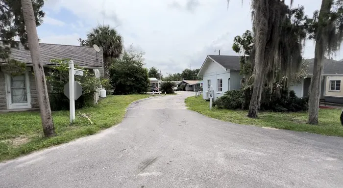 Riley's Mobile Home Park Picture 3