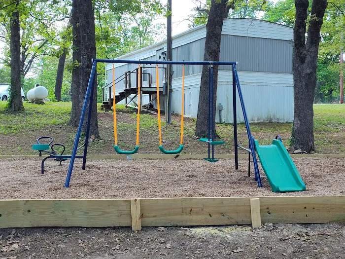 Cedar Hills Mobile Home Park Picture 3
