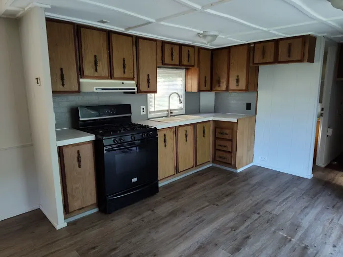 Cedar Hills Mobile Home Park Picture 10