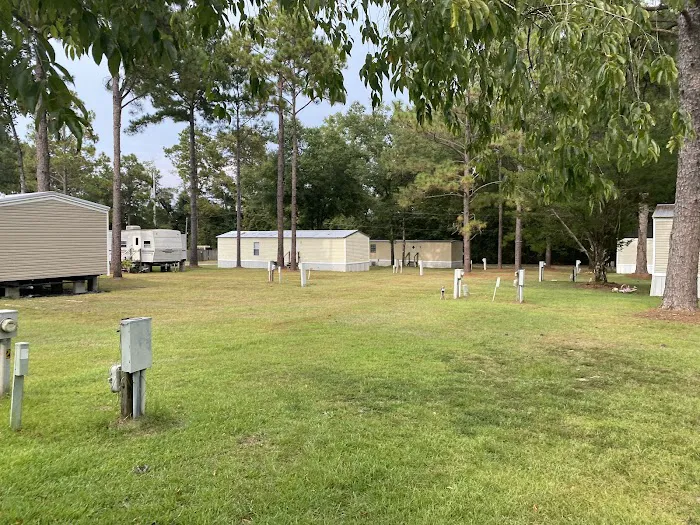 Alexis Place Mobile Home Park Picture 8
