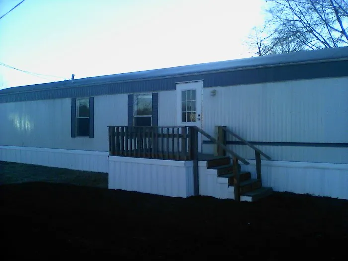 Hunters Point Mobile Home Park Picture 3