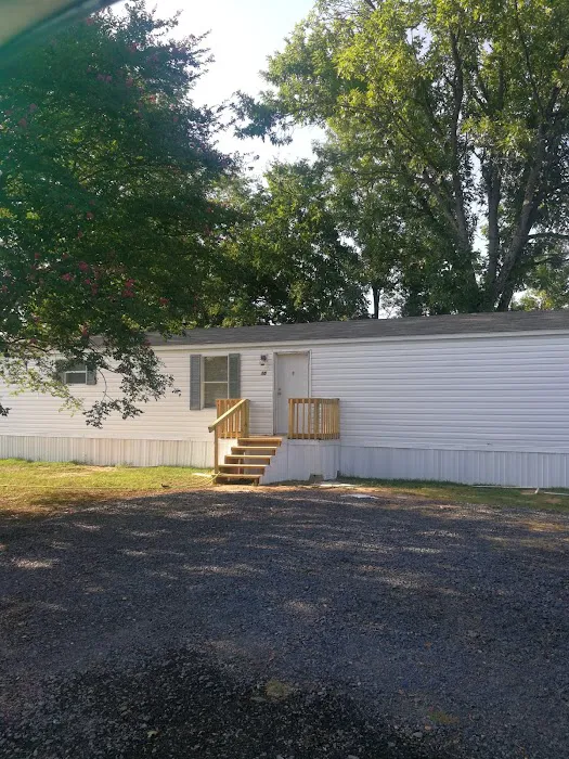Hunters Point Mobile Home Park Picture 9