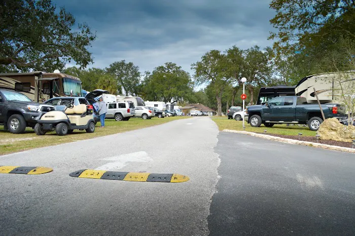 Breezy Oaks RV Park Picture 2