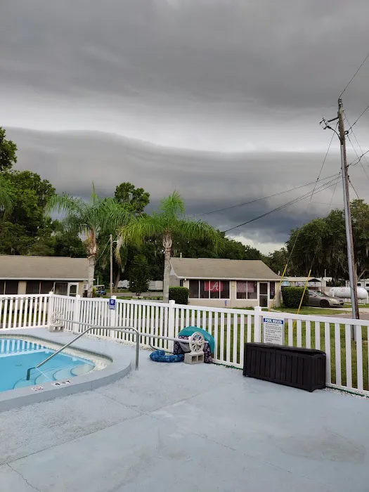 Lake Pan RV Village Picture 4