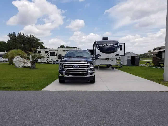 Paradise Oaks RV Resort Picture 3