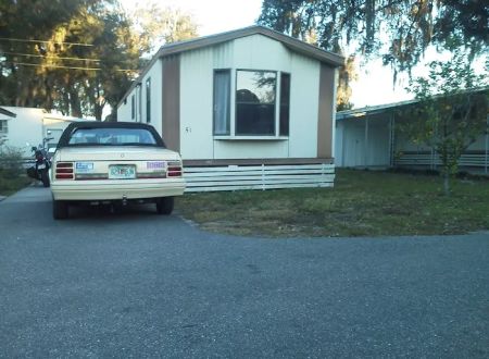 Bushnell Trailer Court