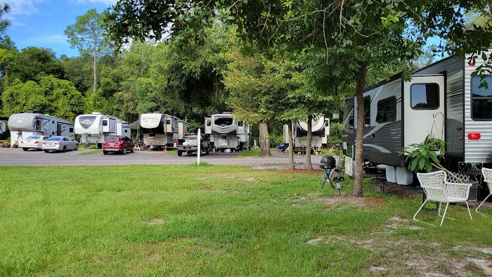 Bee's RV Resort Picture 10