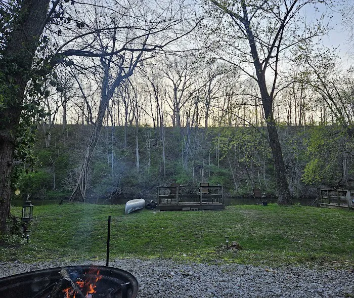 Riverfront private campground Picture 10