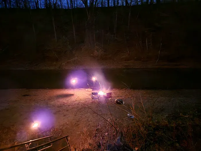 Riverfront private campground Picture 8