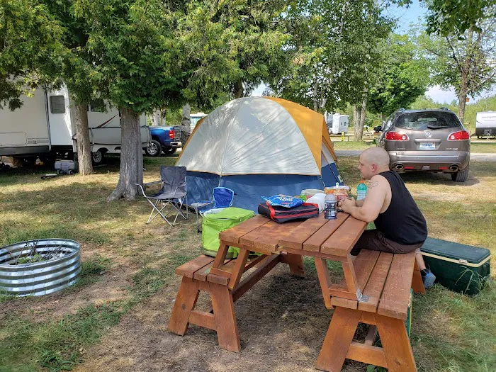 Mackinaw Campground Picture 9