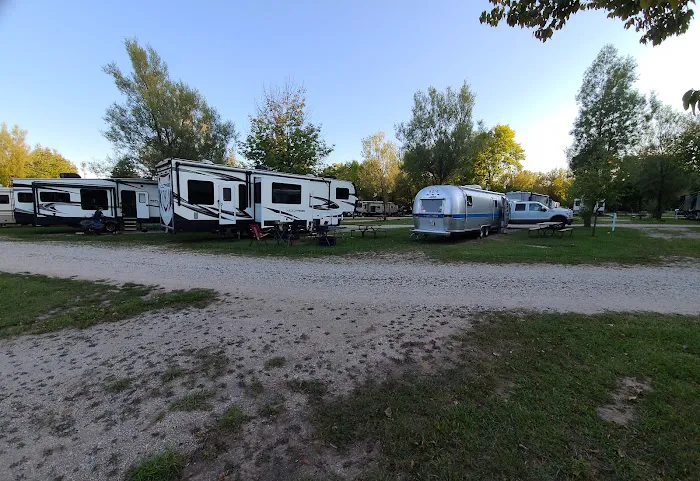 Mackinaw Mill Creek Campground Rally Building Picture 4
