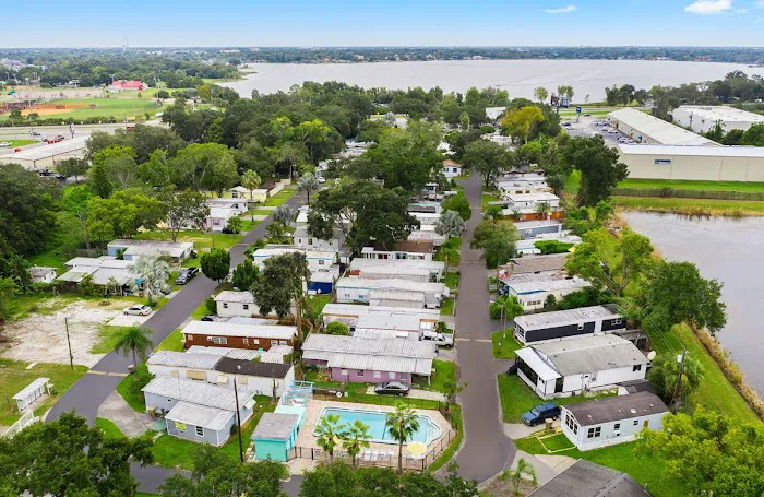 Town & Country Mobile Home Park Picture 4