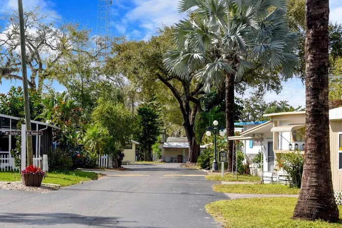 Town & Country Mobile Home Park Picture 10