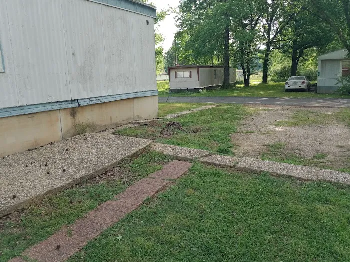 Hillside Bayou Mobile Home Park Picture 2