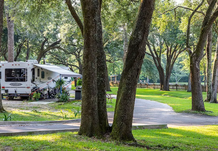 Mobile Oaks RV Resort Picture 4