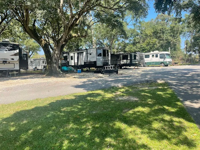 Mobile Oaks RV Resort Picture 2