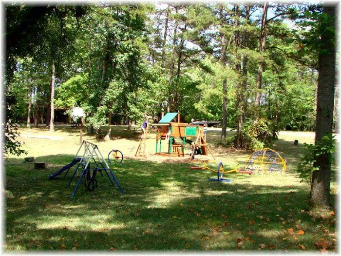 LBL Whispering Pines Campground & Cabins Picture 1