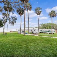 Lakeside Cottages and RV Park ico