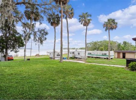 Lakeside Cottages and RV Park