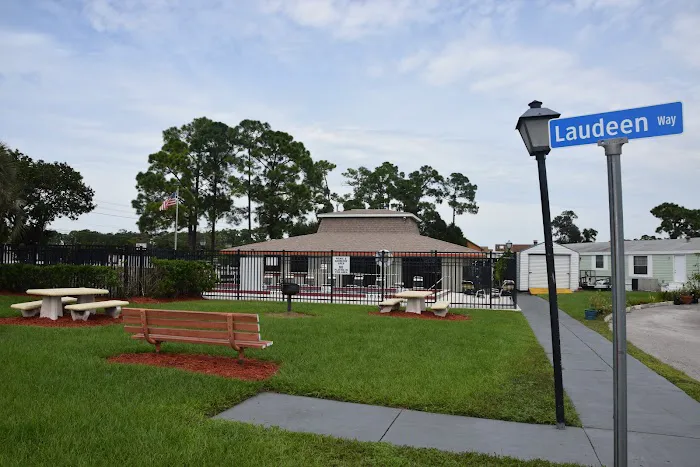 Carriage Court East Manufactured Home Community Picture 4