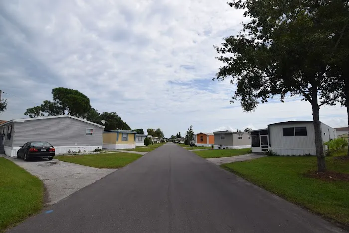 Carriage Court East Manufactured Home Community Picture 9