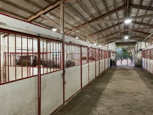 Gaither Horse Motel Picture 2