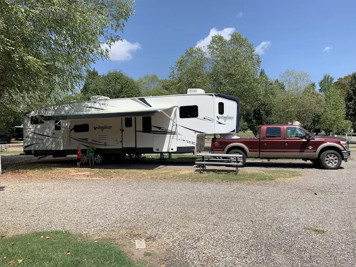 Ivy's Cove RV Retreat Picture 5