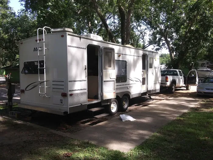 Pecan Grove Motor Home RV Park Picture 3
