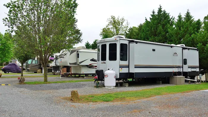 Waters Edge RV Park and Marina Picture 4