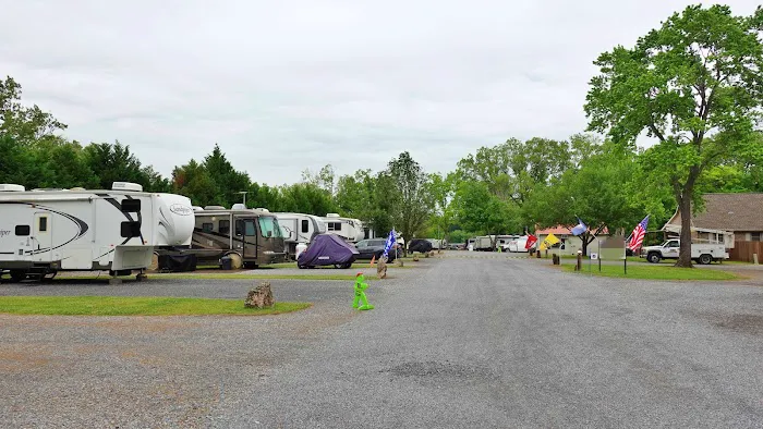 Waters Edge RV Park and Marina Picture 9