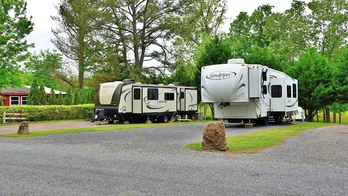 Waters Edge RV Park and Marina Picture 1