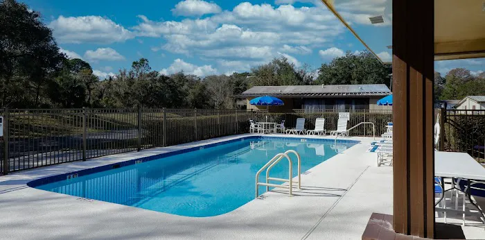 Imperial Oaks Mobile Home Park Picture 1