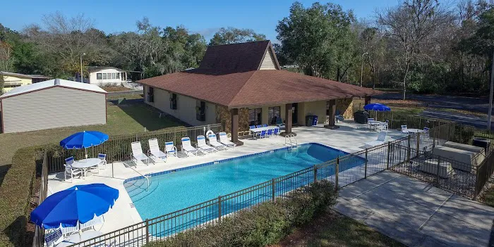 Imperial Oaks Mobile Home Park Picture 5