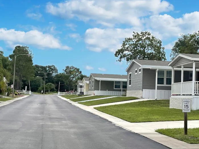 Imperial Oaks Mobile Home Park Picture 7