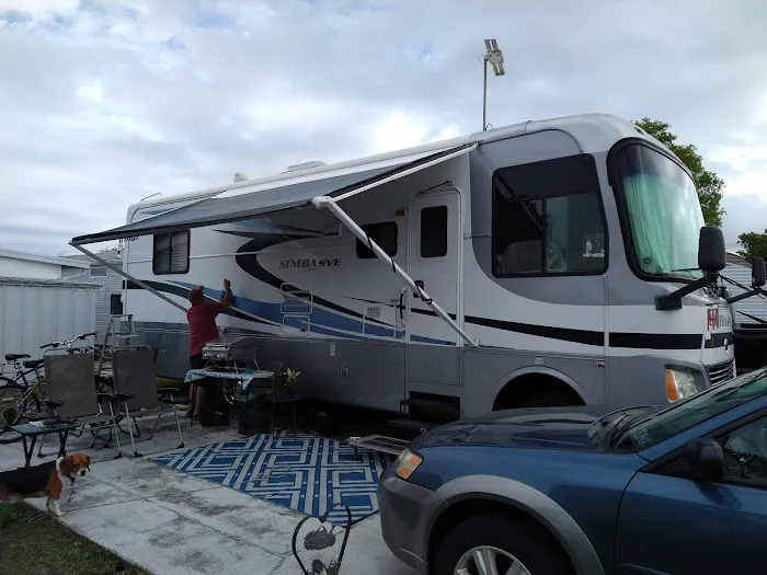 Sundance Lakes RV Resort Picture 10
