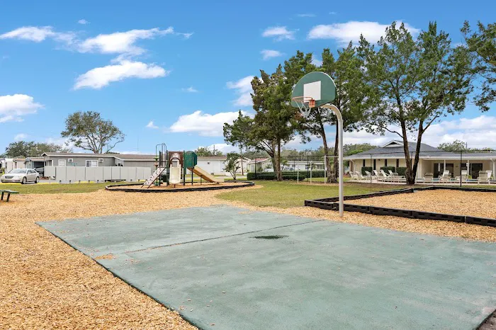Oakridge Village Picture 4