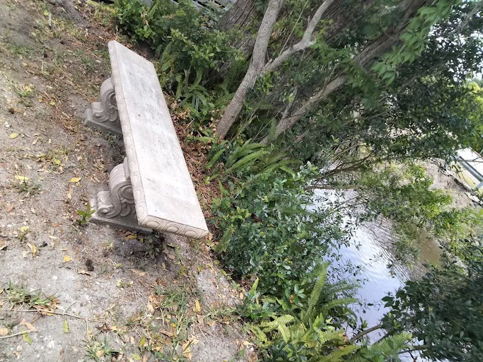 Water's Edge Mobile Home Park (55+) Picture 2