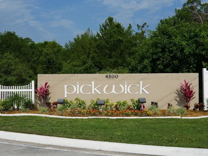 Pickwick Village Picture 7