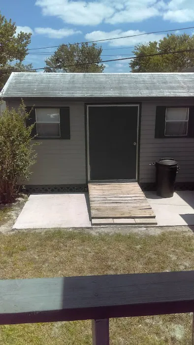 Pinewood Village Mobile Home Park Picture 8