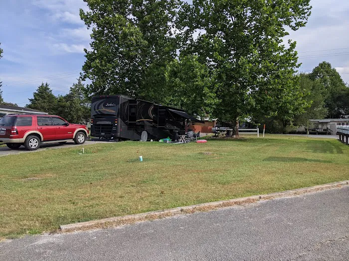 Rolling Meadows Mobile Home Community Picture 7