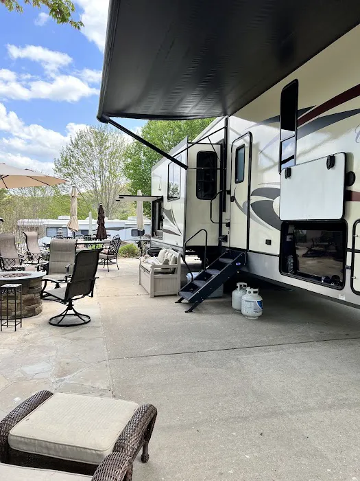 Ozarks Luxury RV Resort on Table Rock Lake Picture 9