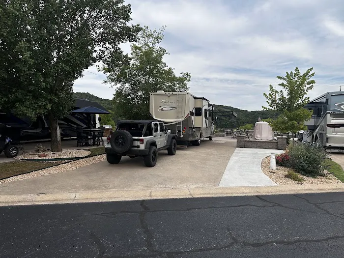 Ozarks Luxury RV Resort on Table Rock Lake Picture 6
