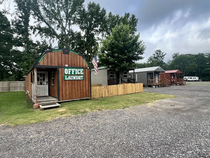The Weekender Cabins and RV Retreat Picture 6