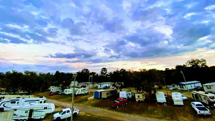 Lamar R.V. Park Picture 8