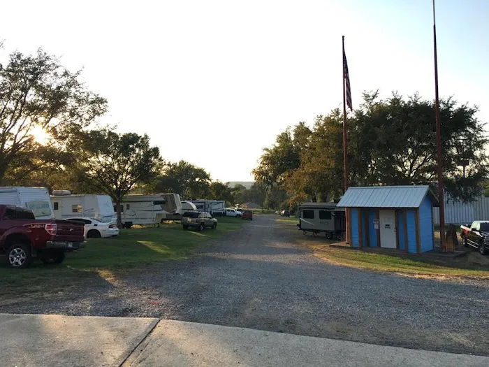 Lamar R.V. Park Picture 7