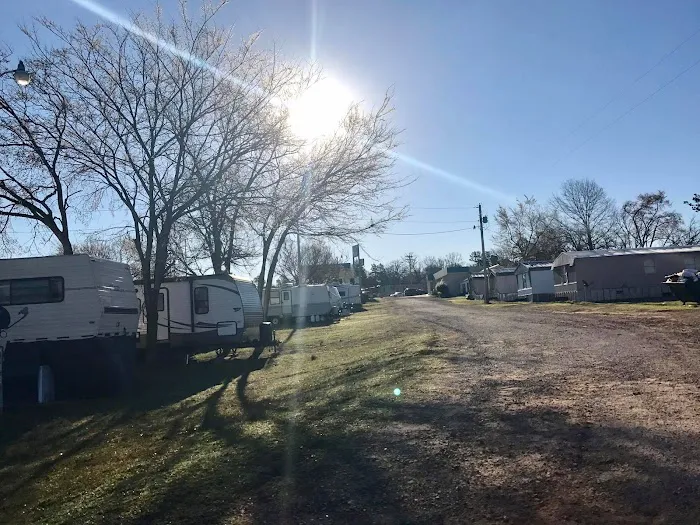 Lamar R.V. Park Picture 6