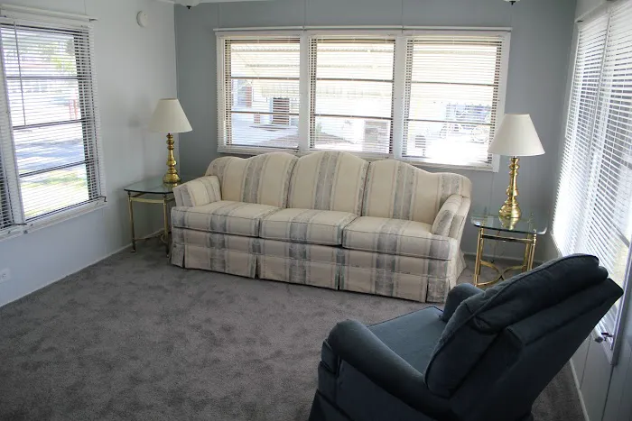 Wood Dale Mobile Home Park Picture 7