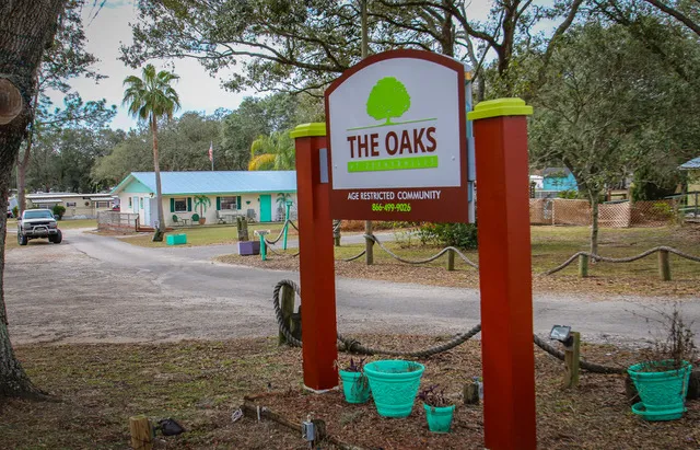 THE OAKS AT ZEPHYRHILLS Picture 2