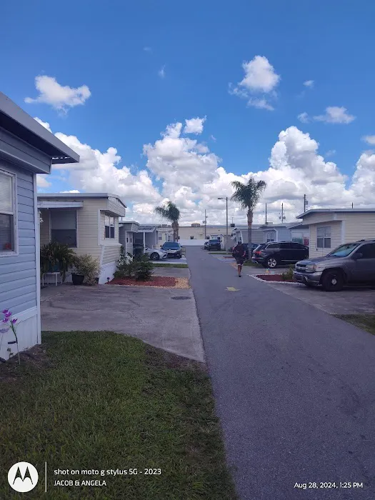 Tree Lane Village Mobile Home Park Picture 3