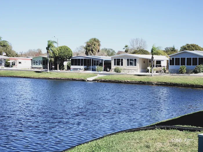 Sunshine Lake Estates MHC Picture 3